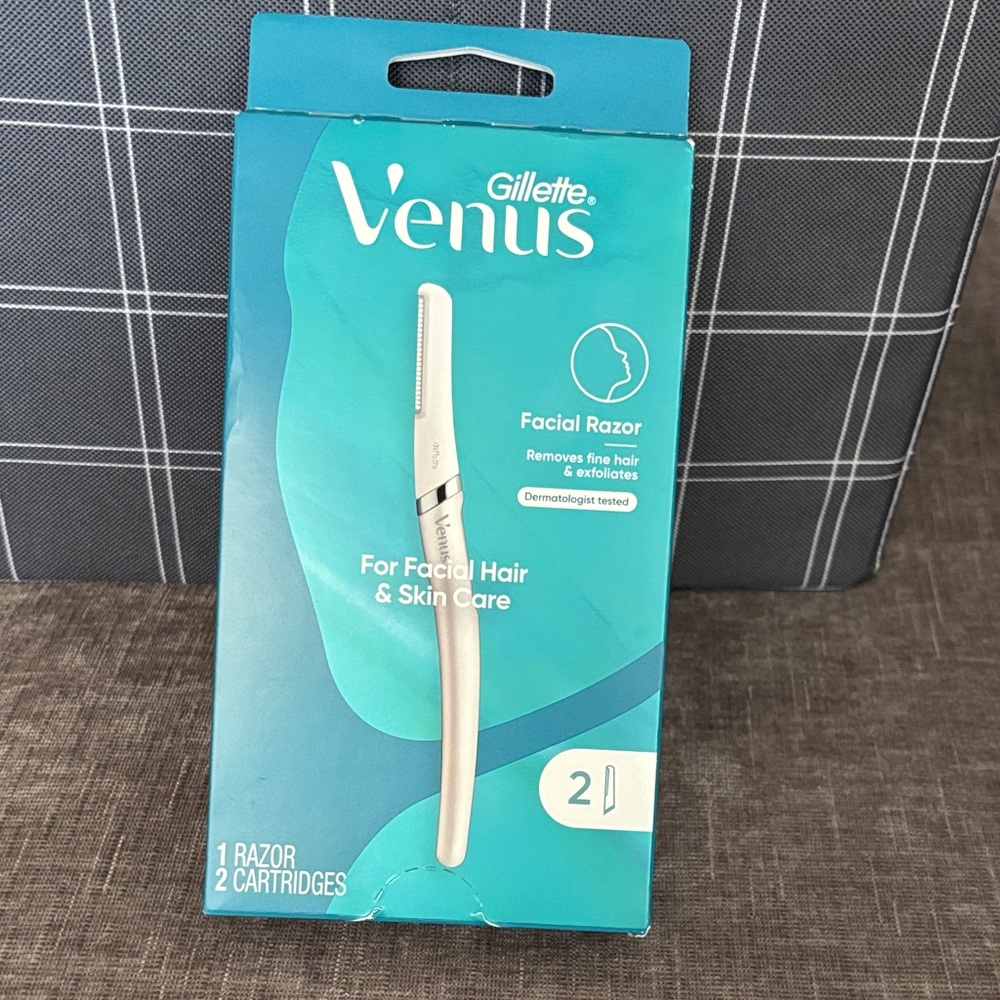 VENUS Facial Razor - Blue and White